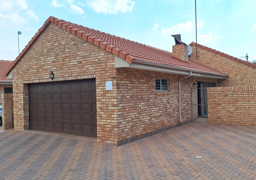 3 Bedroom Property for Sale in Potchefstroom South North West